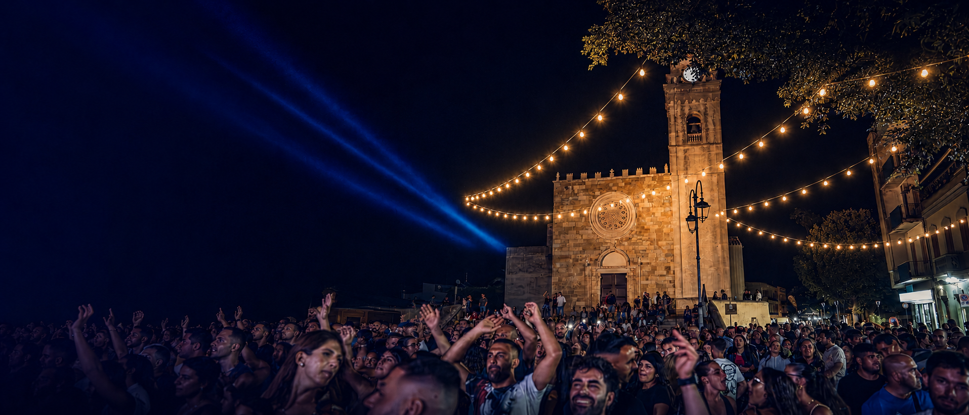 Piazza XX Settembre a Guspini illuminata durante Inistrada